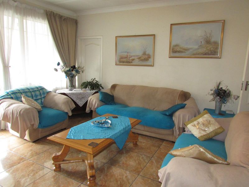 Spacious Apartment with Balcony in Wonderboom South - Photo 6