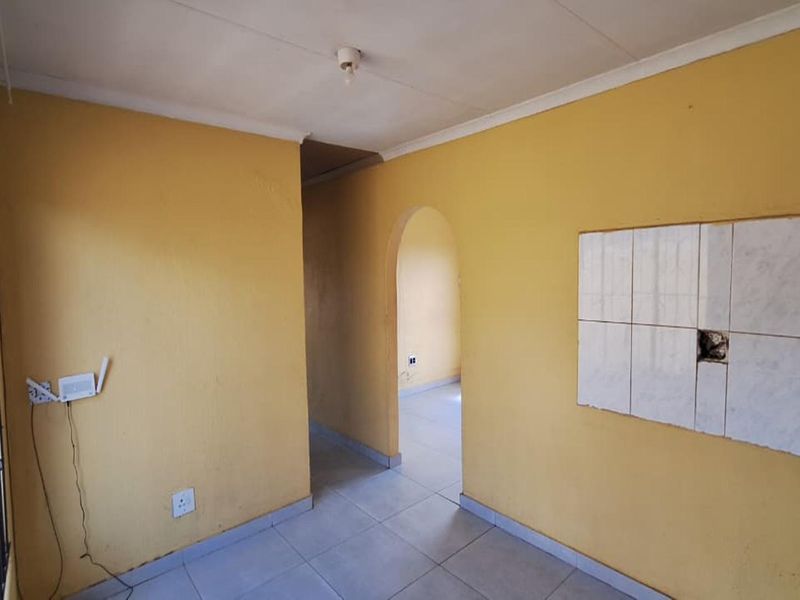 House For Sale in Ennerdale, Johannesburg - Photo 2