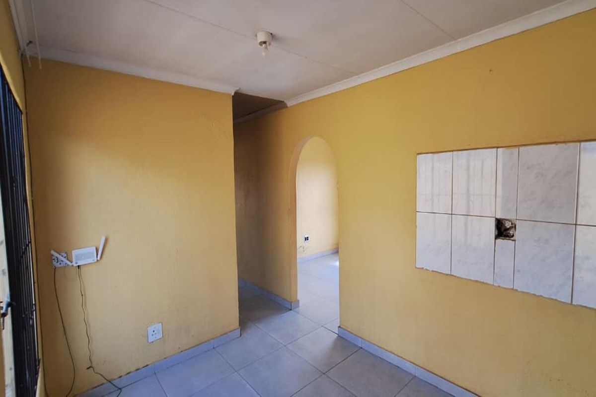 House For Sale in Ennerdale, Johannesburg - Photo 2
