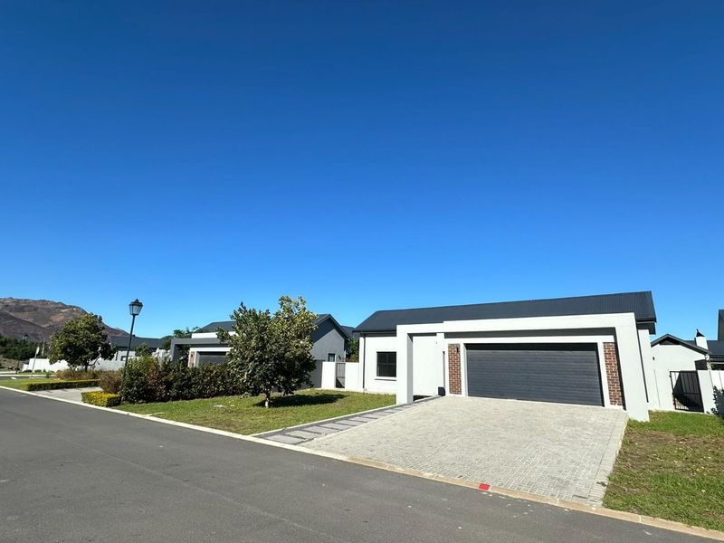 House For Sale in Paarl South, Paarl - Photo 2