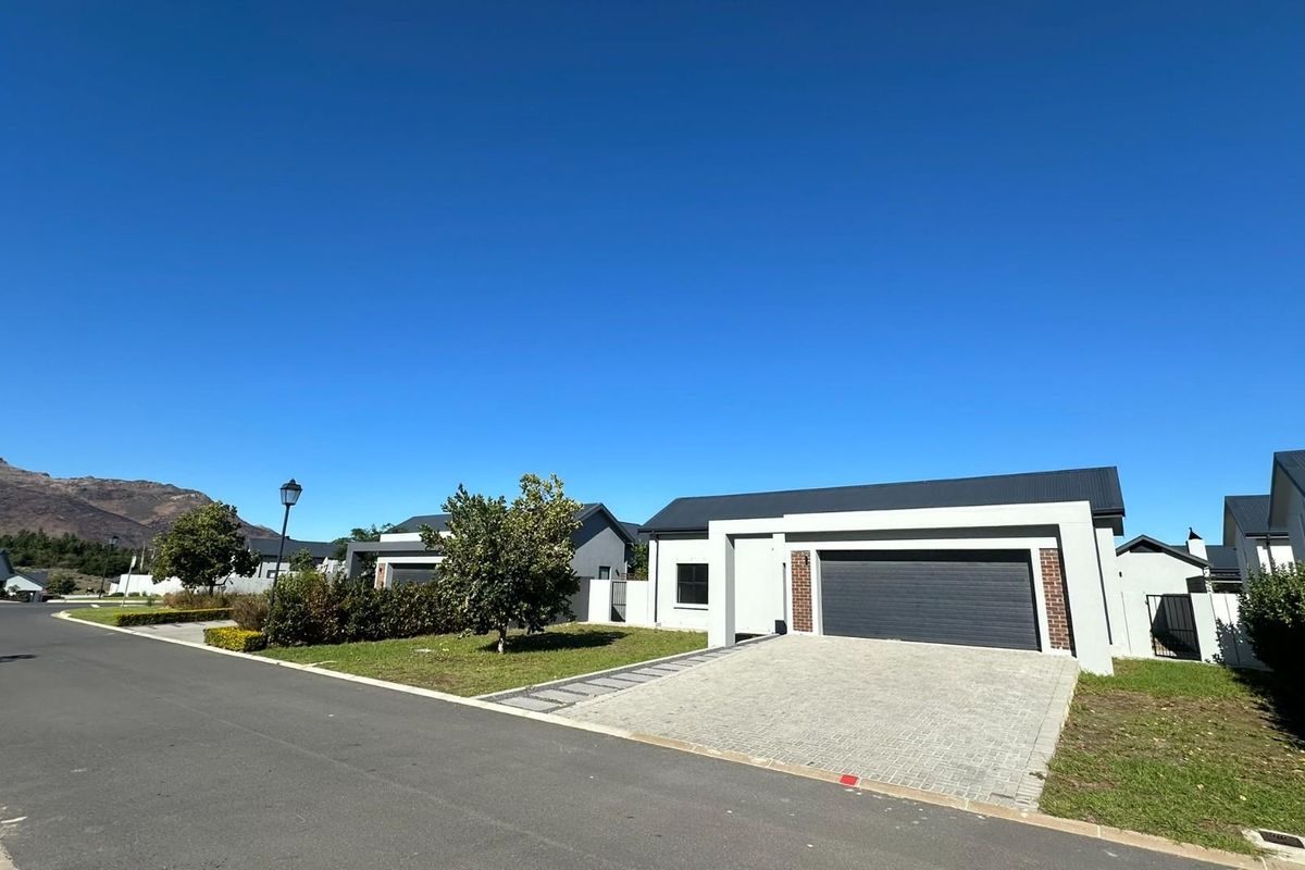 House For Sale in Paarl South, Paarl - Photo 2