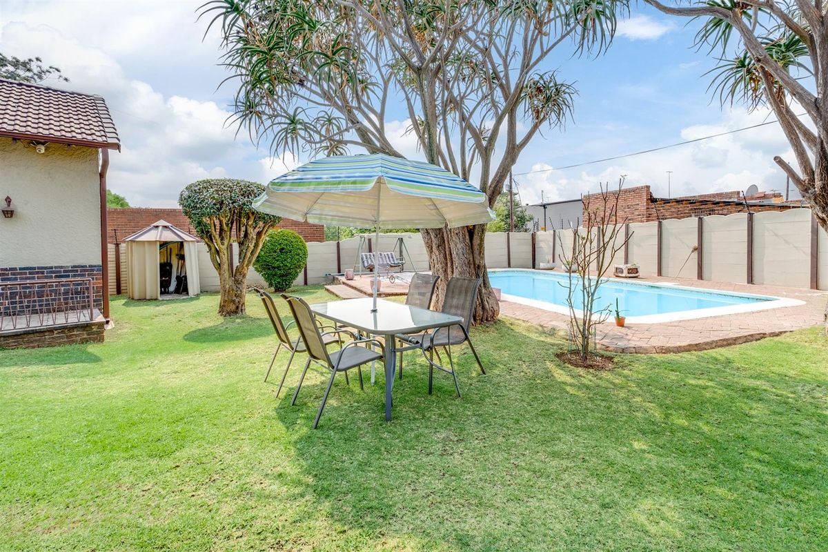 Spacious Home For Sale in Hurlyvale, Edenvale - Photo 3