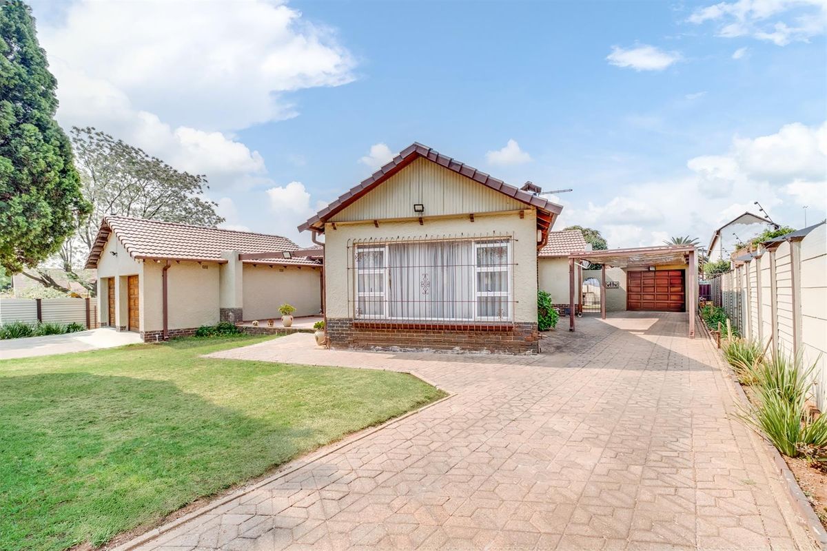 Spacious Home For Sale in Hurlyvale, Edenvale - Photo 5