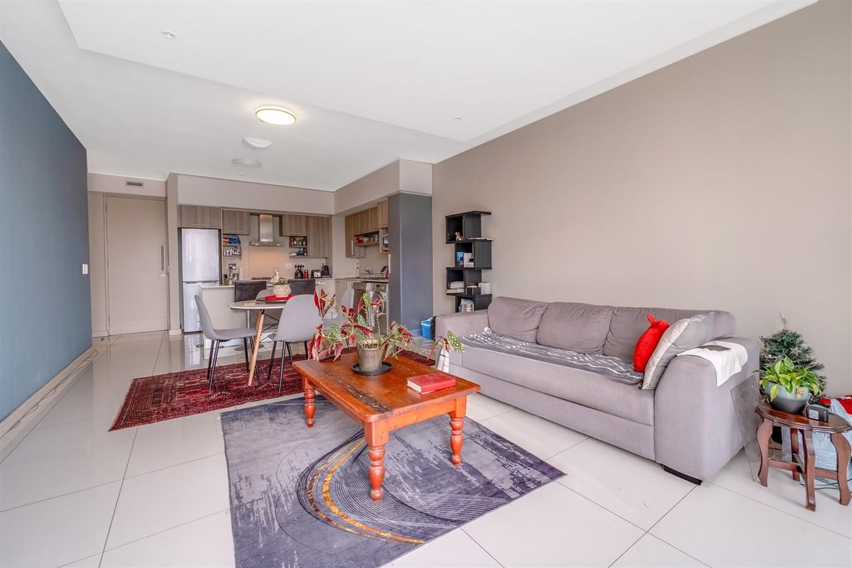Stylish Apartment For Sale in The Tyrwhitt, Rosebank, Johannesburg - Photo 4