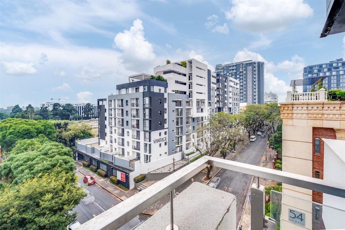 Stylish Apartment For Sale in The Tyrwhitt, Rosebank, Johannesburg - Photo 5