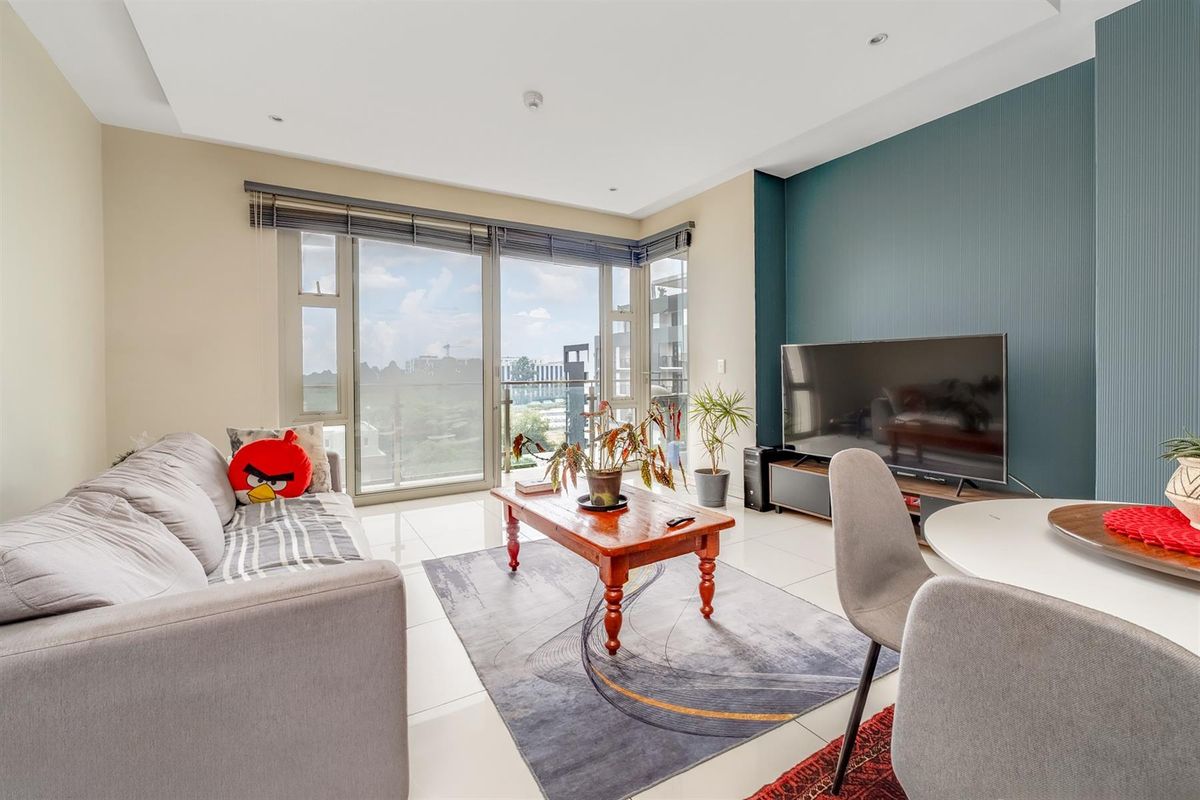 Stylish Apartment For Sale in The Tyrwhitt, Rosebank, Johannesburg - Photo 3