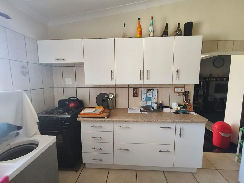High Gate - Prestige 4 Bedroom house ( Including attached Flatlet ) - Photo 9
