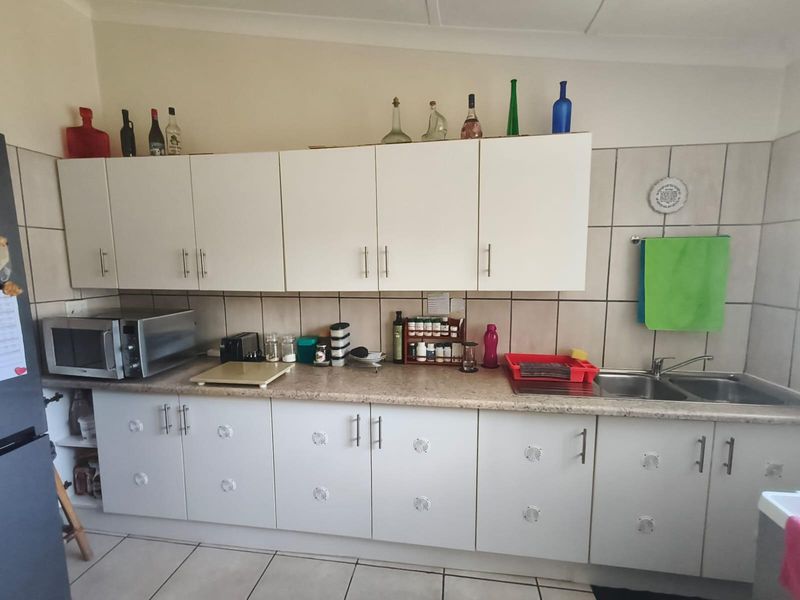 High Gate - Prestige 4 Bedroom house ( Including attached Flatlet ) - Photo 8