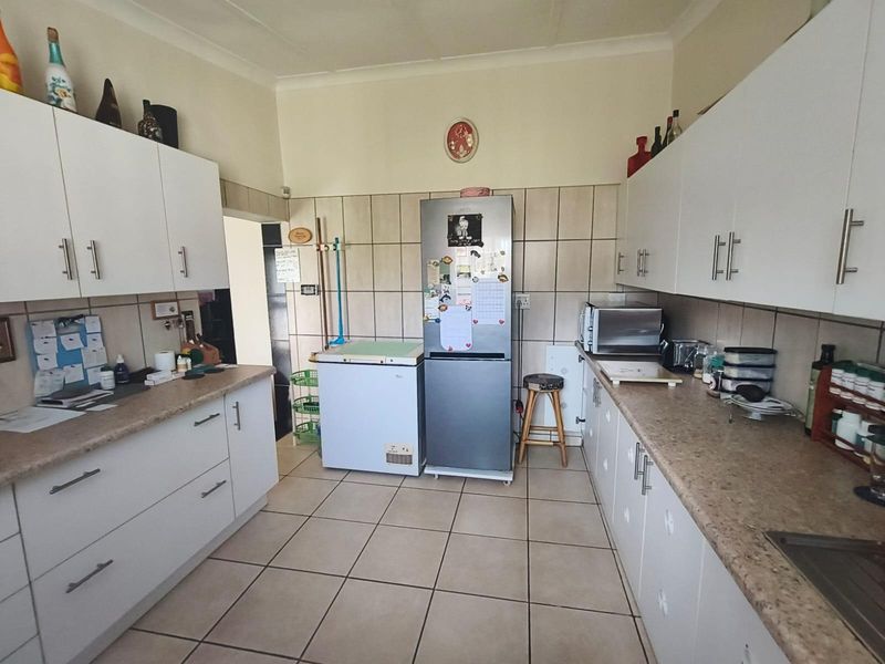 High Gate - Prestige 4 Bedroom house ( Including attached Flatlet ) - Photo 7