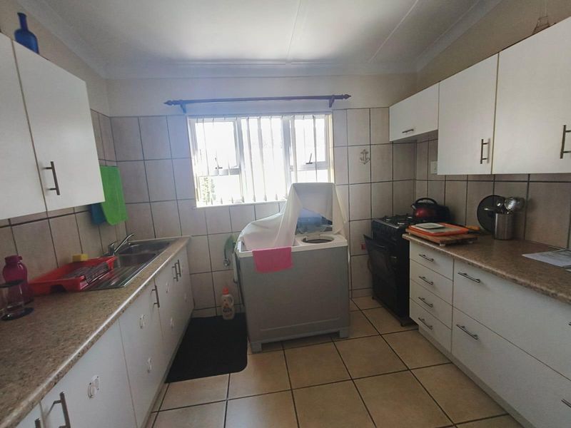 High Gate - Prestige 4 Bedroom house ( Including attached Flatlet ) - Photo 10