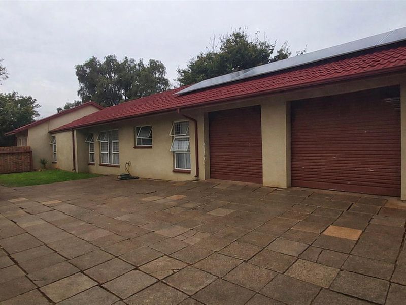 House For Sale in Kookrus, Meyerton - Photo 6