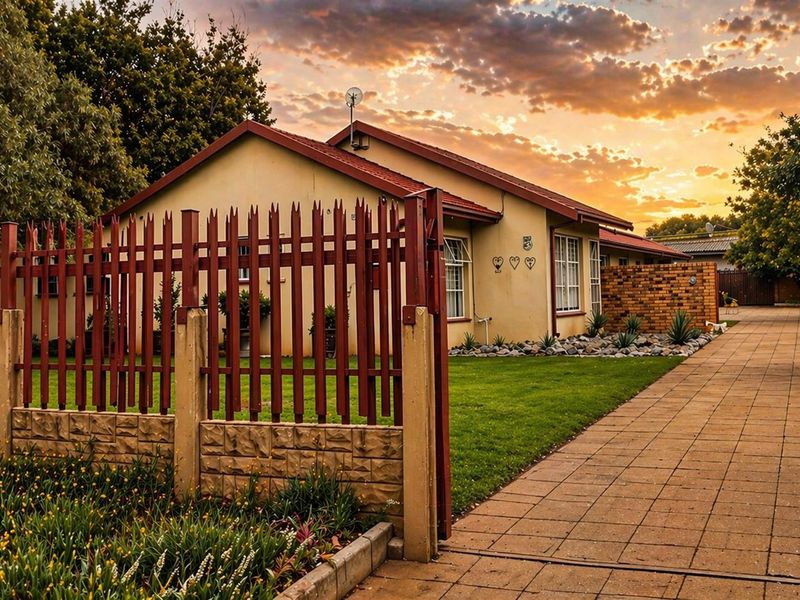 House For Sale in Kookrus, Meyerton - Photo 2