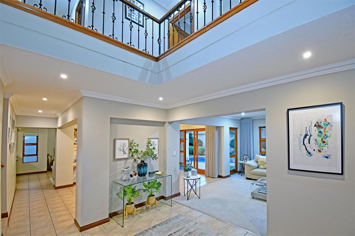 Effortless Luxury and Secure Estate Living in Prestigious Villa di Castello, Sunninghill - Photo 4