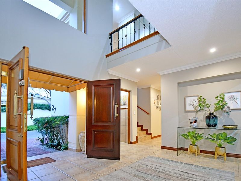 Effortless Luxury and Secure Estate Living in Prestigious Villa di Castello, Sunninghill - Photo 2