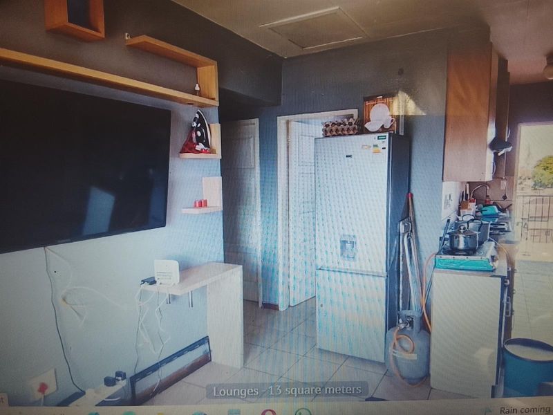 2 Bedroom Flat For Sale - Photo 5