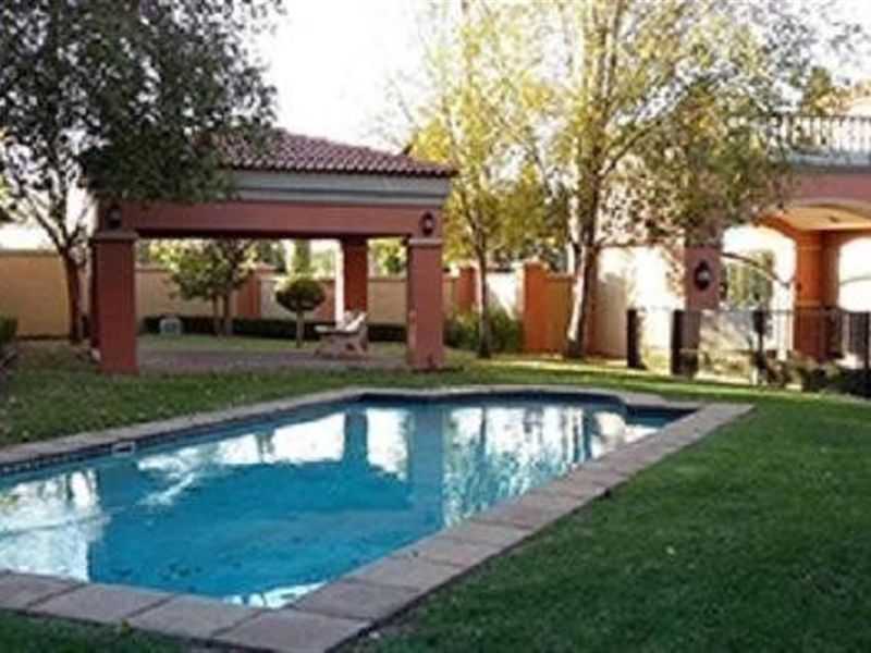 2Bed Duplex Apartment To Rent in Morningside, Sandton - Photo 2