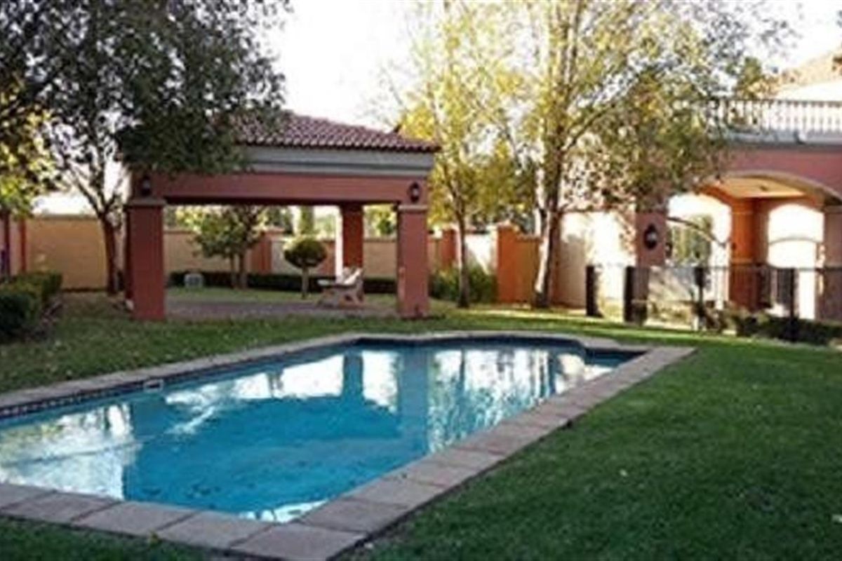 2Bed Duplex Apartment To Rent in Morningside, Sandton - Photo 2
