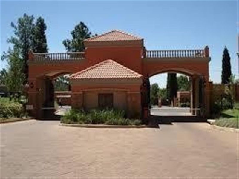 2Bed Duplex Apartment To Rent in Morningside, Sandton - Photo 4