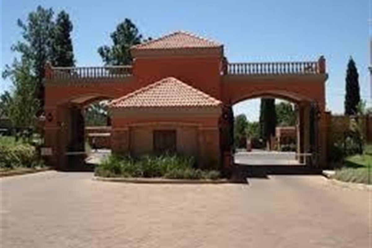 2Bed Duplex Apartment To Rent in Morningside, Sandton - Photo 4