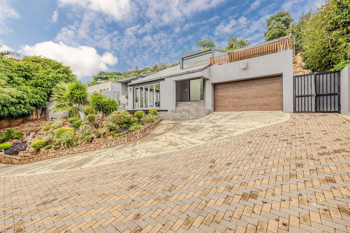 Modern Hillside Luxury with Panoramic Views - Photo 4