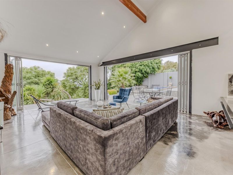 Modern Hillside Luxury with Panoramic Views - Photo 4