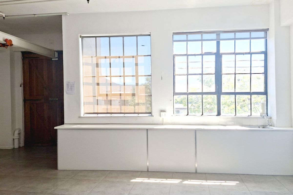 140m2 Second-Floor Office Space at Woodstock Exchange - Photo 4