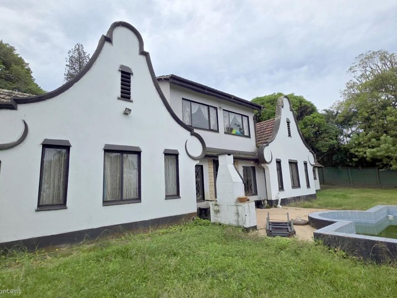 Cape Dutch Style Home For Sale in Margate with additional flatlets - Photo 3