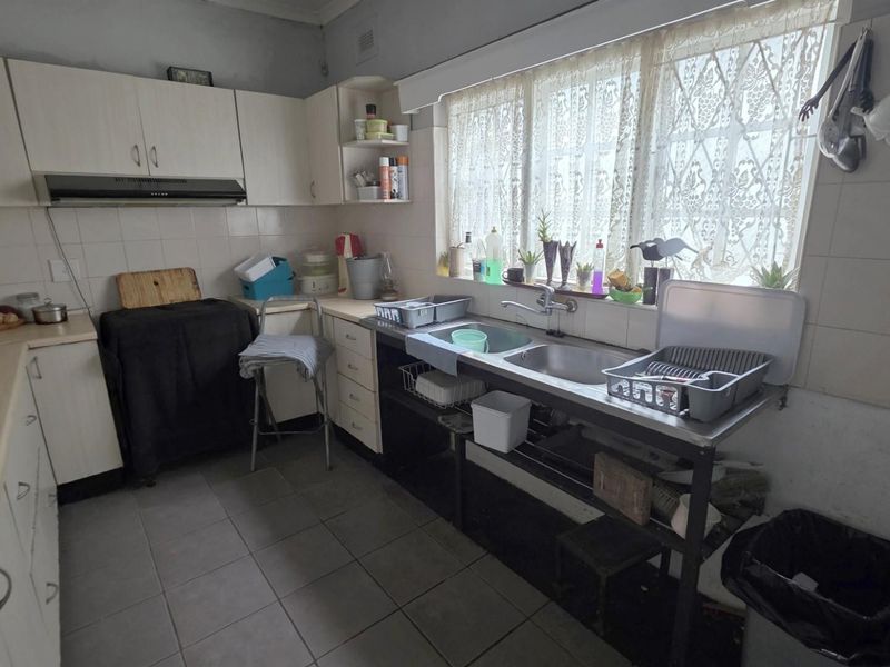 Cape Dutch Style Home For Sale in Margate with additional flatlets - Photo 6