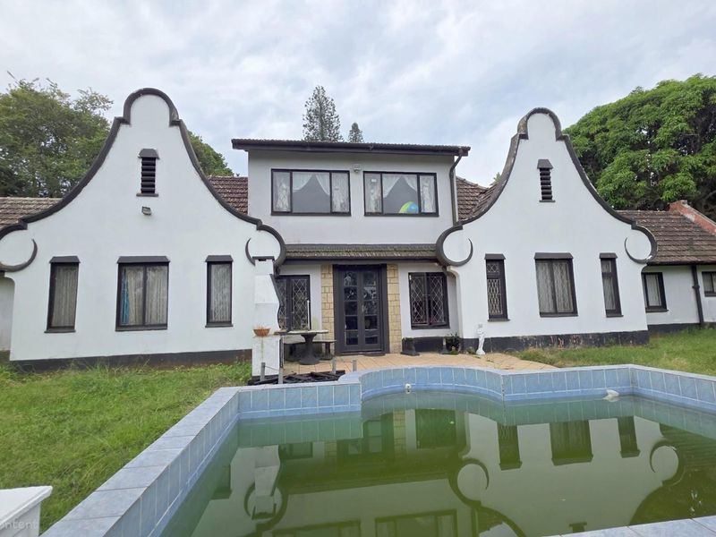 Cape Dutch Style Home For Sale in Margate with additional flatlets - Photo 2