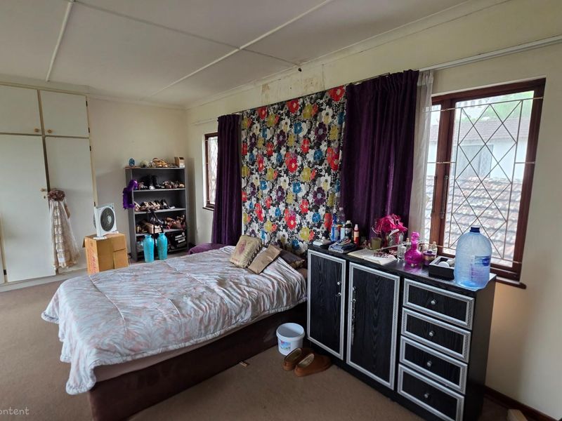 Cape Dutch Style Home For Sale in Margate with additional flatlets - Photo 10