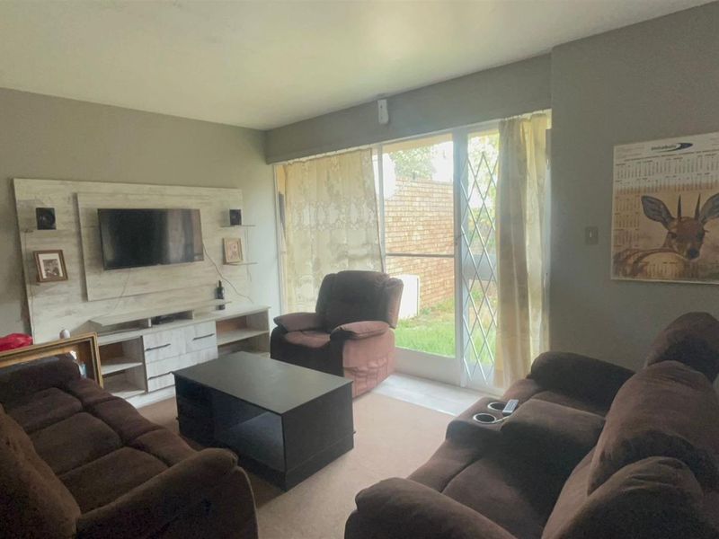 2-Bedroom Townhouse For Sale in Sasolburg Central, Sasolburg - Photo 8