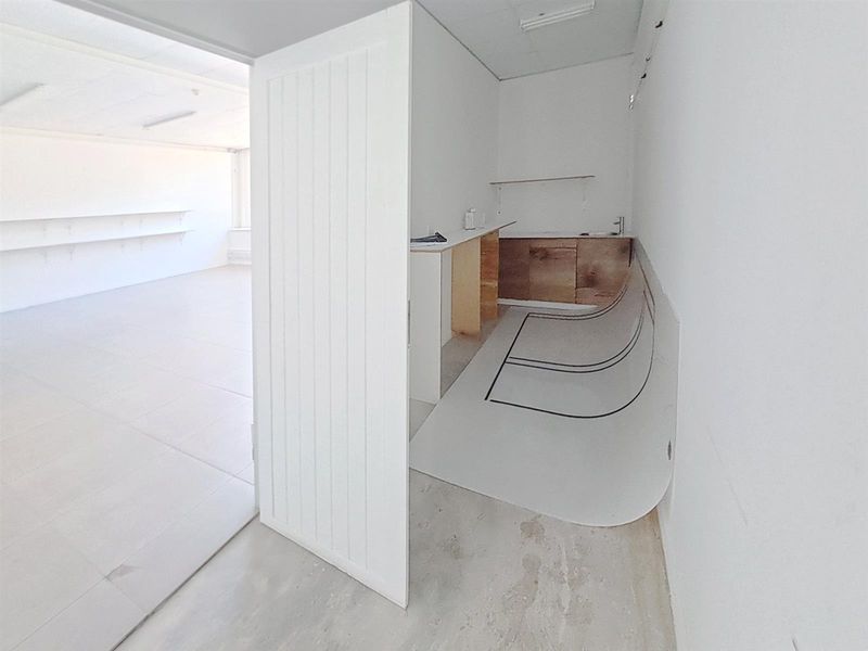 124m2 Second-Floor Office Space at Woodstock Exchange - Photo 5