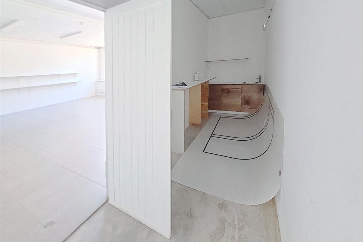 124m2 Second-Floor Office Space at Woodstock Exchange - Photo 5