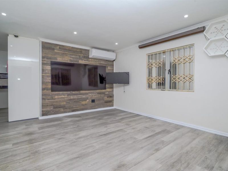 4 Bedroom Freestanding House for Sale in Rainham, Phoenix, KwaZulu Natal - Photo 6