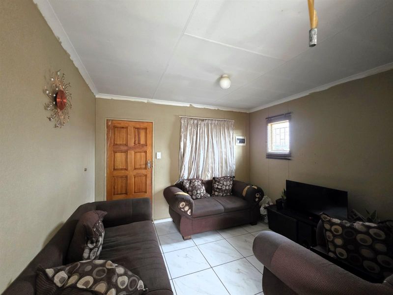 Affordable Family Home in Gem Valley, Mamelodi East - Move-In Ready - Photo 7