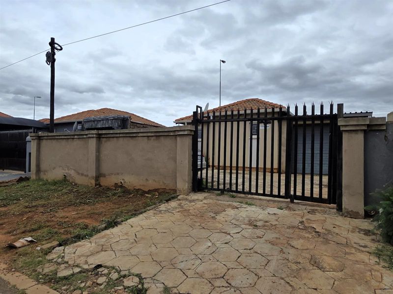 Affordable Family Home in Gem Valley, Mamelodi East - Move-In Ready - Photo 2