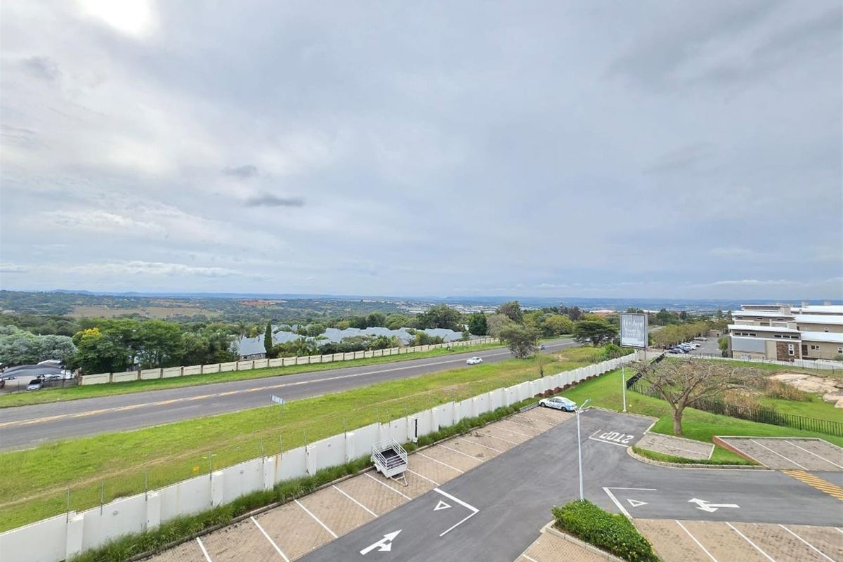 Modern Top Floor 2 Bedroom 2 Bathroom Apartment To Rent in The Aura, Northriding - Photo 2