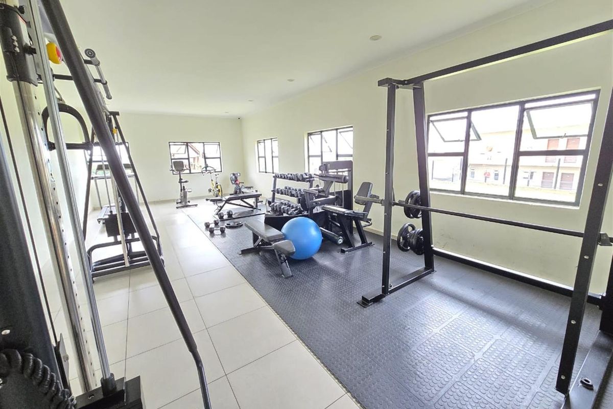 Modern Top Floor 2 Bedroom 2 Bathroom Apartment To Rent in The Aura, Northriding - Photo 3