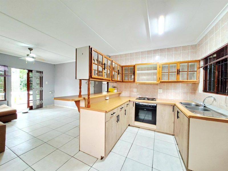 Back on the market - 2 Bedroom cottage To Rent in Westville, Durban, KwaZulu Natal - Photo 10