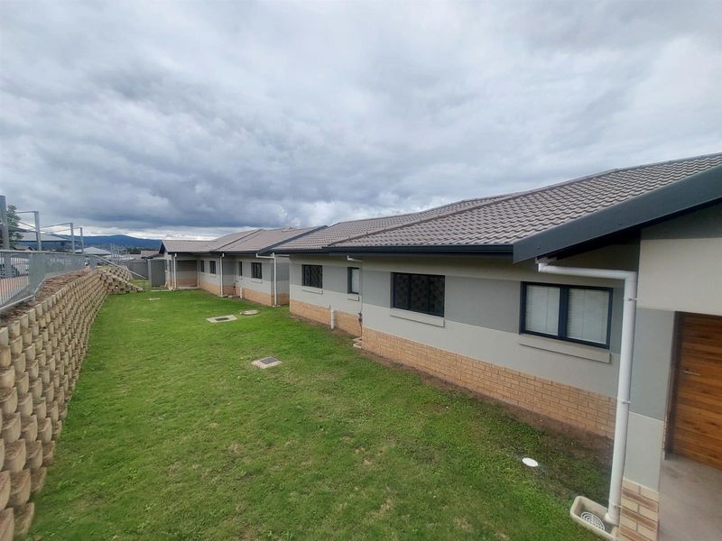 4 bed 3 bath House To Rent in Hayfields on Golf estate! - Photo 8