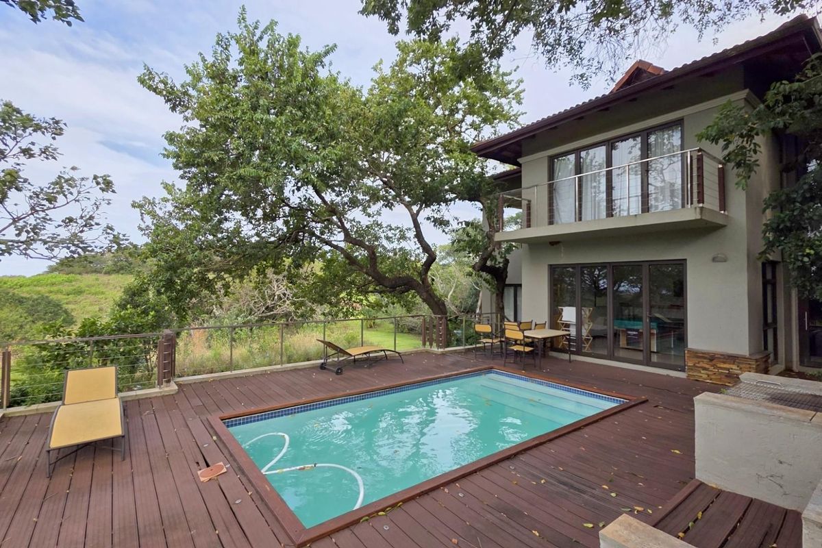 Upmarket 4 bedroom, 4 bathroom Villa in Exclusive Eco Estate in Port Edward - Photo 5