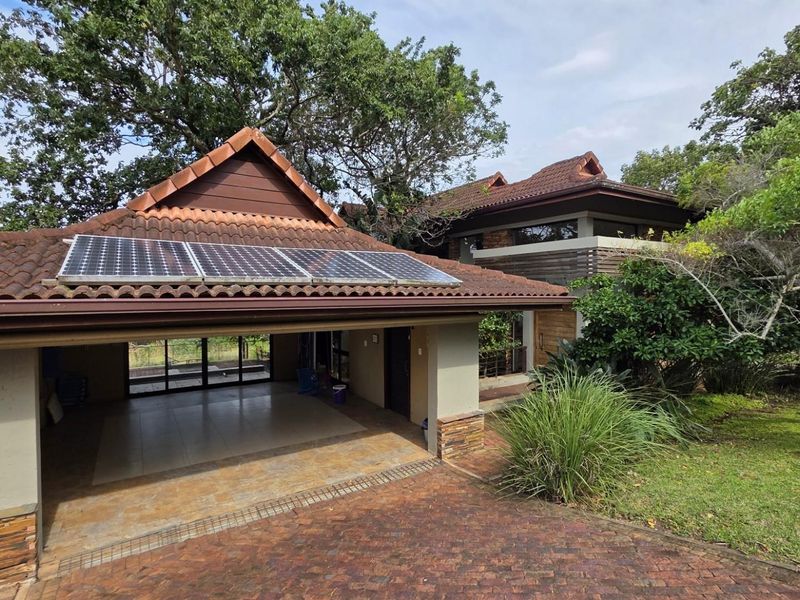 Upmarket 4 bedroom, 4 bathroom Villa in Exclusive Eco Estate in Port Edward - Photo 4