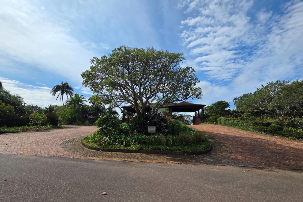 Upmarket 4 bedroom, 4 bathroom Villa in Exclusive Eco Estate in Port Edward - Photo 2