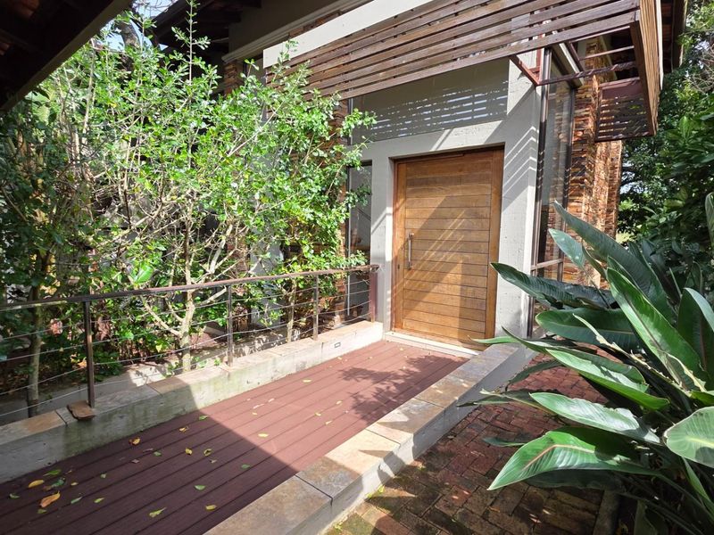 Upmarket 4 bedroom, 4 bathroom Villa in Exclusive Eco Estate in Port Edward - Photo 6