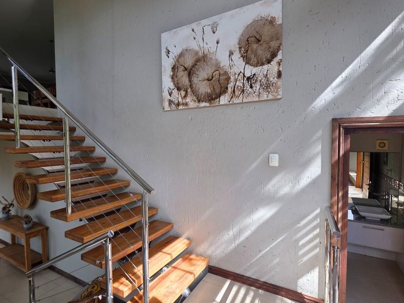 Upmarket 4 bedroom, 4 bathroom Villa in Exclusive Eco Estate in Port Edward - Photo 8