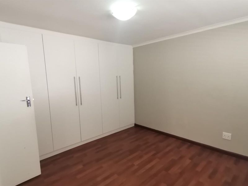 Spacious 2-Bedroom Separate Entrance - Primrose Park - Available 1 May - Photo 9