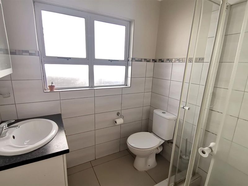 Spacious 2-Bedroom Separate Entrance - Primrose Park - Available 1 May - Photo 6