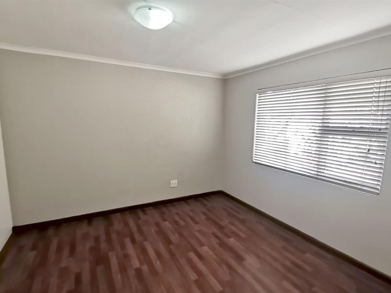 Spacious 2-Bedroom Separate Entrance - Primrose Park - Available 1 May - Photo 8