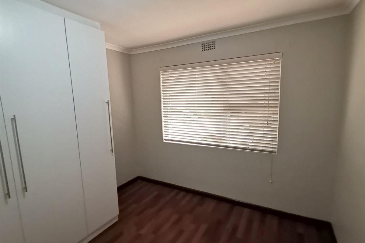 Spacious 2-Bedroom Separate Entrance - Primrose Park - Available 1 May - Photo 4