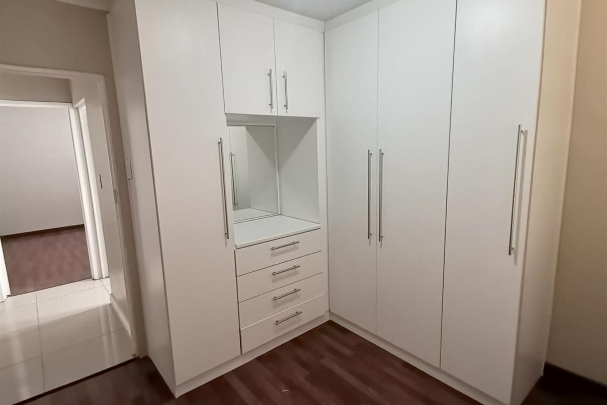 Spacious 2-Bedroom Separate Entrance - Primrose Park - Available 1 May - Photo 5